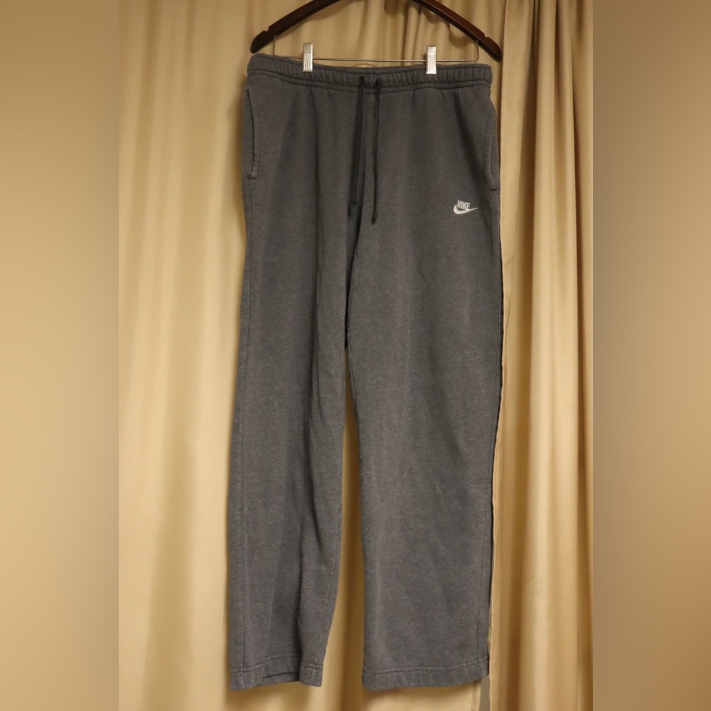 Grey Nike sweatpants straight legged